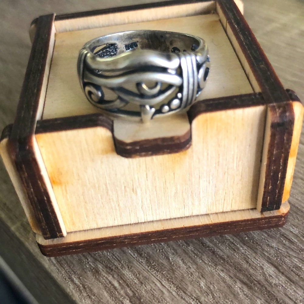 silver eye of Horace ring
